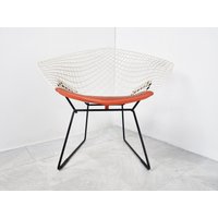 Diamond Lounge Chair Von Harry Bertoia Für Knoll, 1970Er Jahre - Vintage Beistelltisch Knoll Design Stuhl von Vintiquesmidcentury