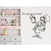It Es Always Tea Time Wandaufkleber Alice Im Wunderland Art Sticker Kinderzimmer Mad Hatter Vinyl Babyzimmer Dekor Ms525 von VinylDecals2U