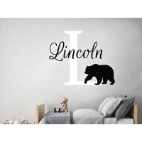 Personalisierte Name Wand Aufkleber - Namen Erste Monogramm Bär Kinderzimmer Ms908 von VinylDecals2U