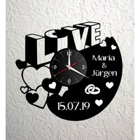 Love Schallplattenuhr Vinyl Retro Wanduhr Mit Wunschnamenindividuell, Geschenk, Wohnzimmer, Geburtstag, Made in Germany Love Schallplattenuhr Vinyl Retro Wanduhr Mit Wunschnamenindividuell, Geschenk, Wohnzimmer, Geburtstag, Made in Germany von VinylclockFranken