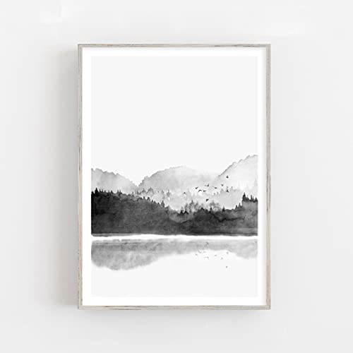 Viola and Dominic Aquarell Bergsee Kunstdruck in schwarz-Weiss nebliger Wald und See Poster 40 x 50 cm Viola and Dominic Aquarell Bergsee Kunstdruck in schwarz-Weiss nebliger Wald und See Poster 40 x 50 cm von Viola and Dominic
