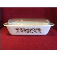 Pyrex Vine Brown Oblong Space Saver Auflaufform 3 Pint #542 Circa 1980 von VioletsEmporiumStore