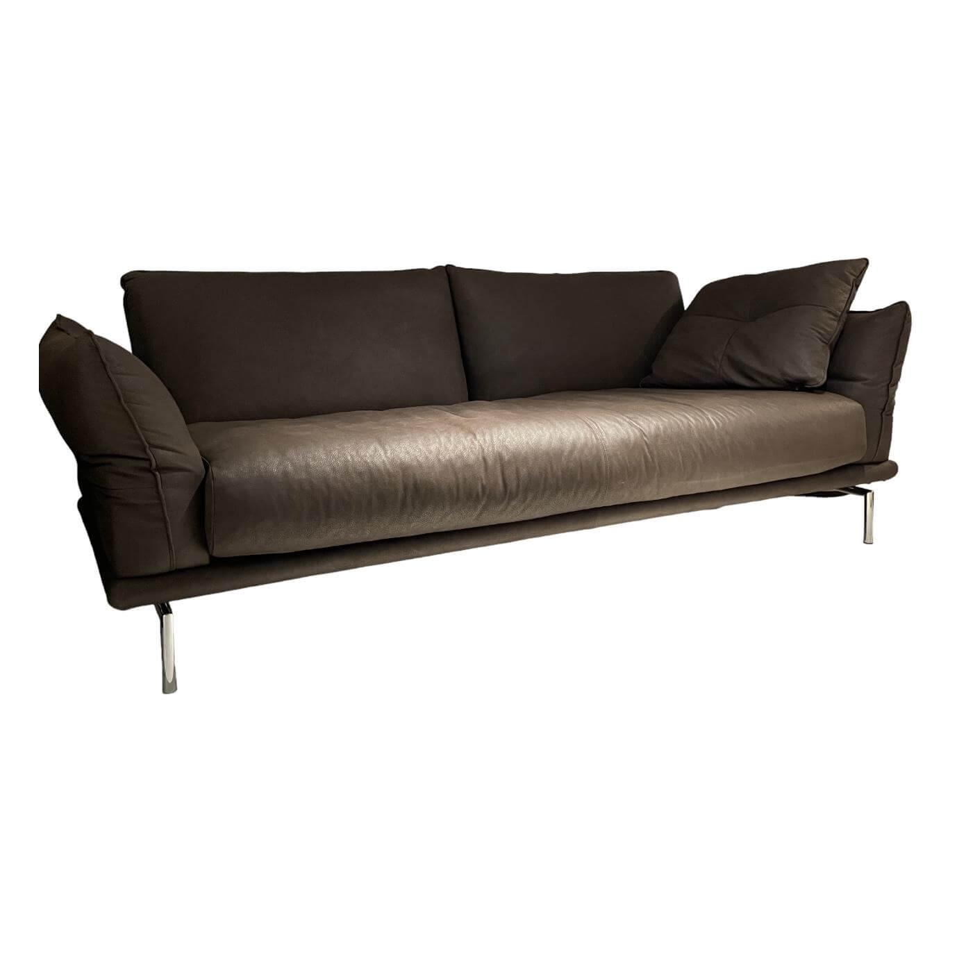 Sofa Vineta Bezug Leder Sevilla Schwarzbraun Schwebefuß Chrom von Violetta