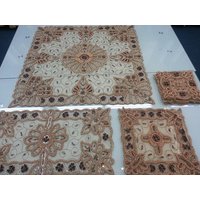 Hand Perlen Tischdecken & Plazierungen. Preis Für 4 Stück | 1 X 40"X40", 2X15"X15", 1X15"X30" von Virginfabrics