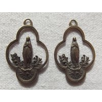 Wundertätige Medaille Offen Mit Blumen Set Von | 2 Unserer Lieben Frau Lourdes Wundertätige Medaille Offen Mit Blumen Set Von | 2 Unserer Lieben Frau Lourdes von VirgoPotensSupplies