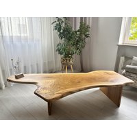 Couchtisch Massivholz Eiche Sofatisch Einzigartiger Tisch 215 cm Lang, 95-70 Breit, 45 Hoch - Handgefertigtes Unikat Aus von VirtusShop
