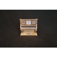 Miniatur Gold Spinet Klavier Uhr 3 "x 3" Platin Quarzuhr Wie Neue Zustand Miniatur Gold Spinet Klavier Uhr 3 "x 3" Platin Quarzuhr Wie Neue Zustand von VisionaryWhimsy