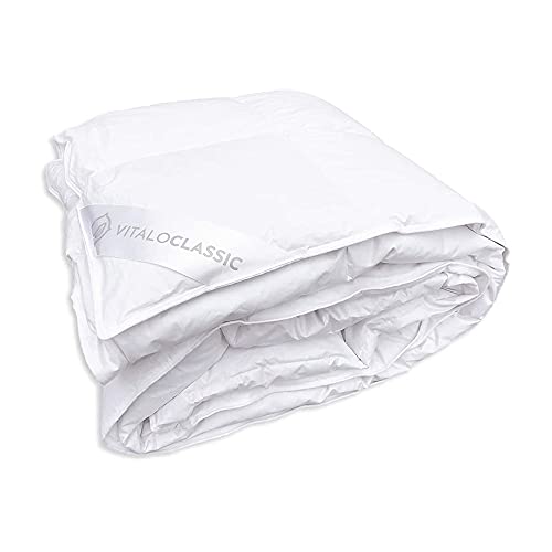 VitaloBett Vierjahreszeiten Bettdecke 200x200 cm mit 100% extraweicher Daunenfüllung 1500g - Ganzjahresdecke, Daunendecke mit Baumwoll-Bezug, Atmungsaktiv & waschbar bis zu 60°C, Ökotex-Zertifiziert VitaloBett Vierjahreszeiten Bettdecke 200x200 cm mit 100% extraweicher Daunenfüllung 1500g - Ganzjahresdecke, Daunendecke mit Baumwoll-Bezug, Atmungsaktiv & waschbar bis zu 60°C, Ökotex-Zertifiziert von VitaloBett