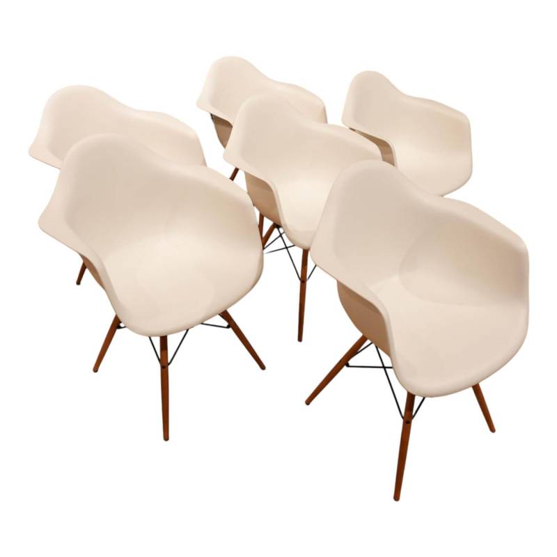 6er Set Stuhl Eames Plastic Armchair DAW Polypropylen Weiß Holzuntergestell Ahor... von Vitra