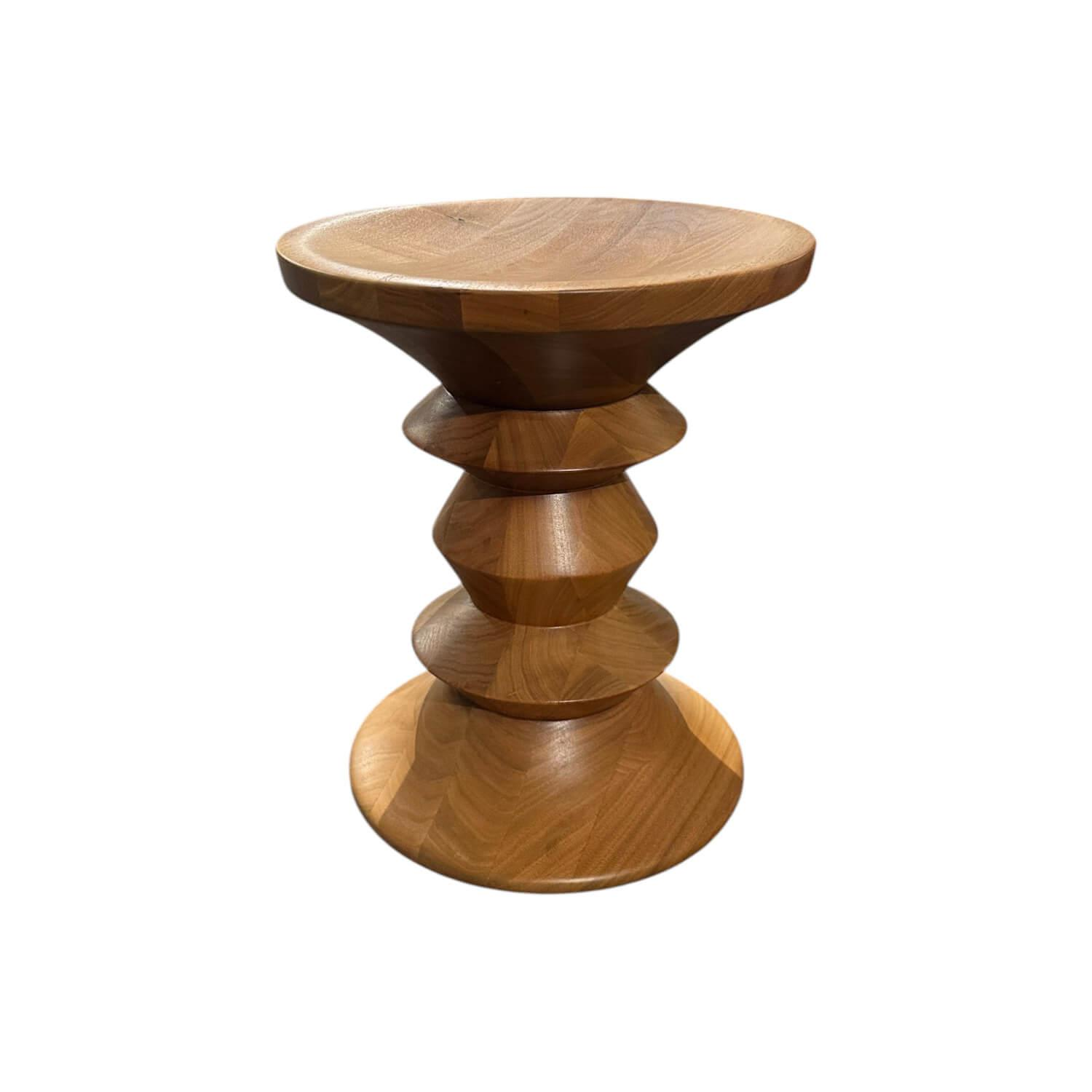 Hocker Stools A Nussbaum Massiv Gedrechselt Lackiert Hocker Stools A Nussbaum Massiv Gedrechselt Lackiert von Vitra