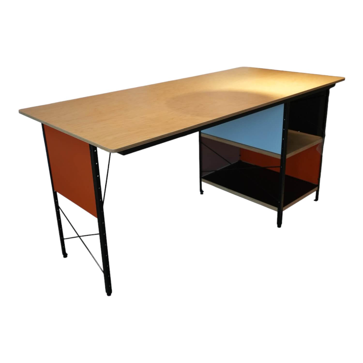 Schreibtisch Eames Edu Desk Lack Orange Rot Platte Birke Natur Metallgestell Sch... von Vitra