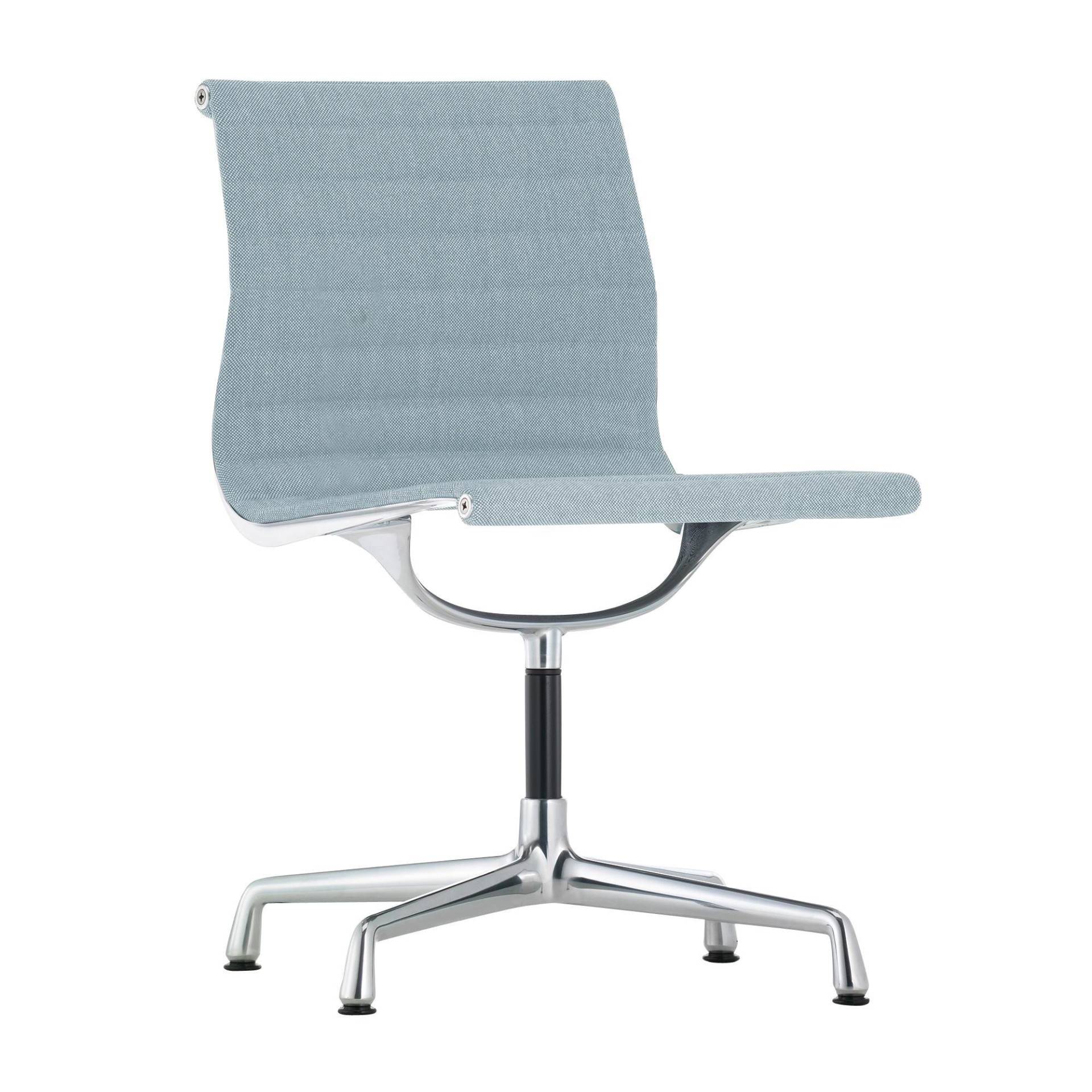 Vitra - EA 101 Aluminium Chair Stuhl - eisblau/elfenbein/Sitzfläche Stoff Hopsak 81/Gestell aluminium poliert/BxHxT 50x84,5x52,2cm von Vitra