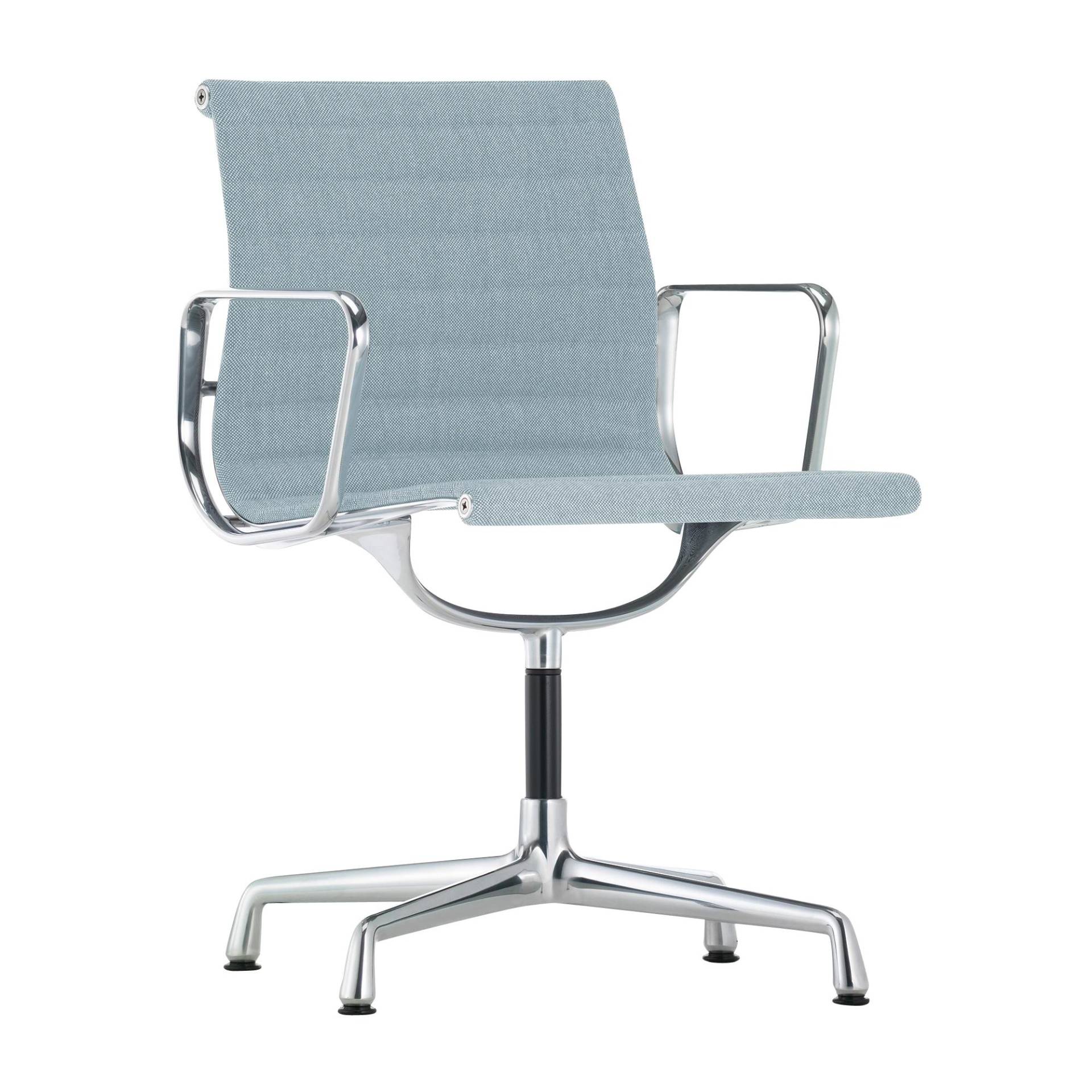 Vitra - EA 104 Aluminium Chair Armlehnstuhl - eisblau/elfenbein/Sitzfläche Stoff Hopsak 81/Gestell aluminium poliert/BxHxT 56x84,5x52,2cm von Vitra