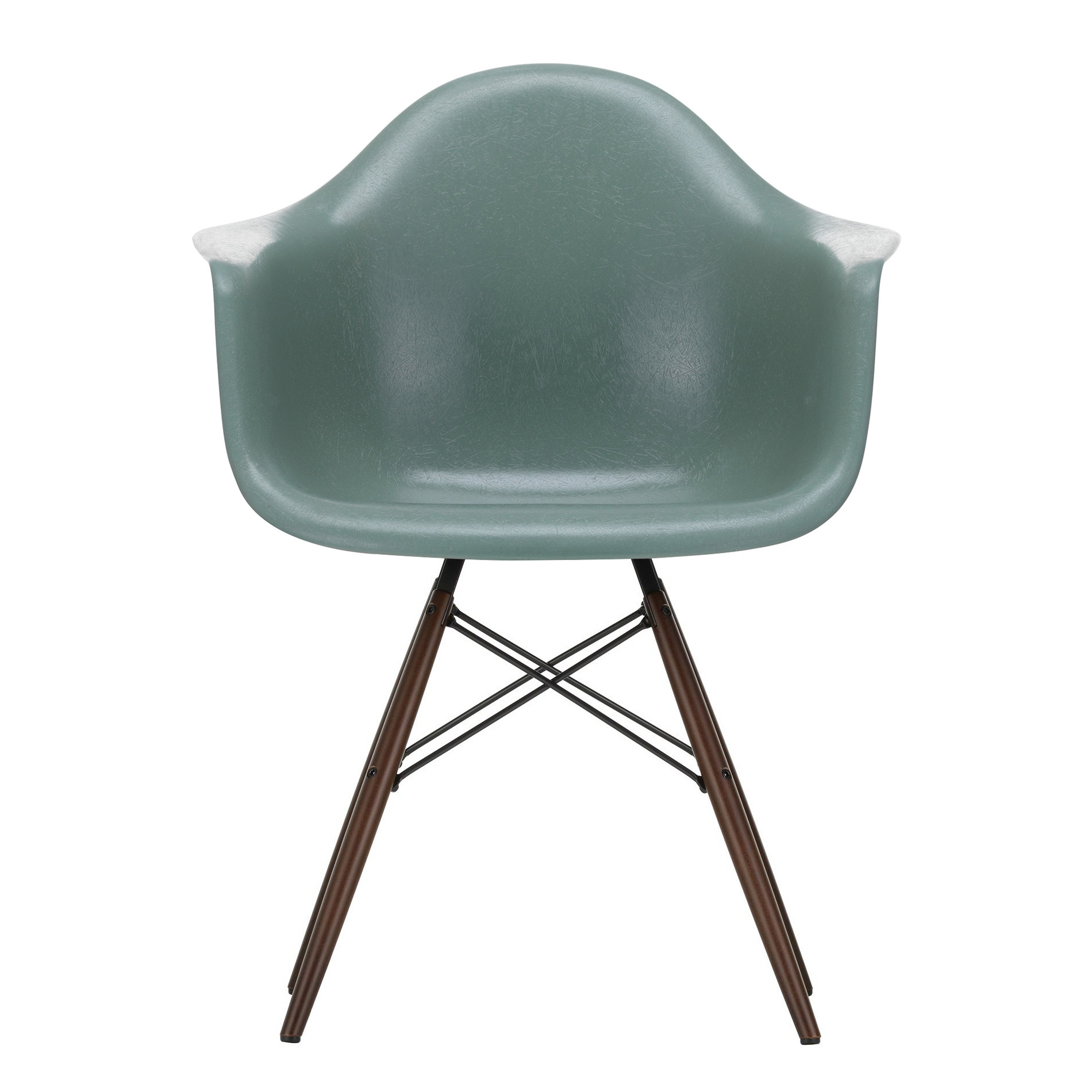 Vitra - Eames Fiberglass Armchair DAW Ahorn dunkel - meeresschaum grün/Sitzschale Fiberglas/Gestell Ahorn dunkel/Stahl schwarz/BxHxT 62,5x83x60cm von Vitra