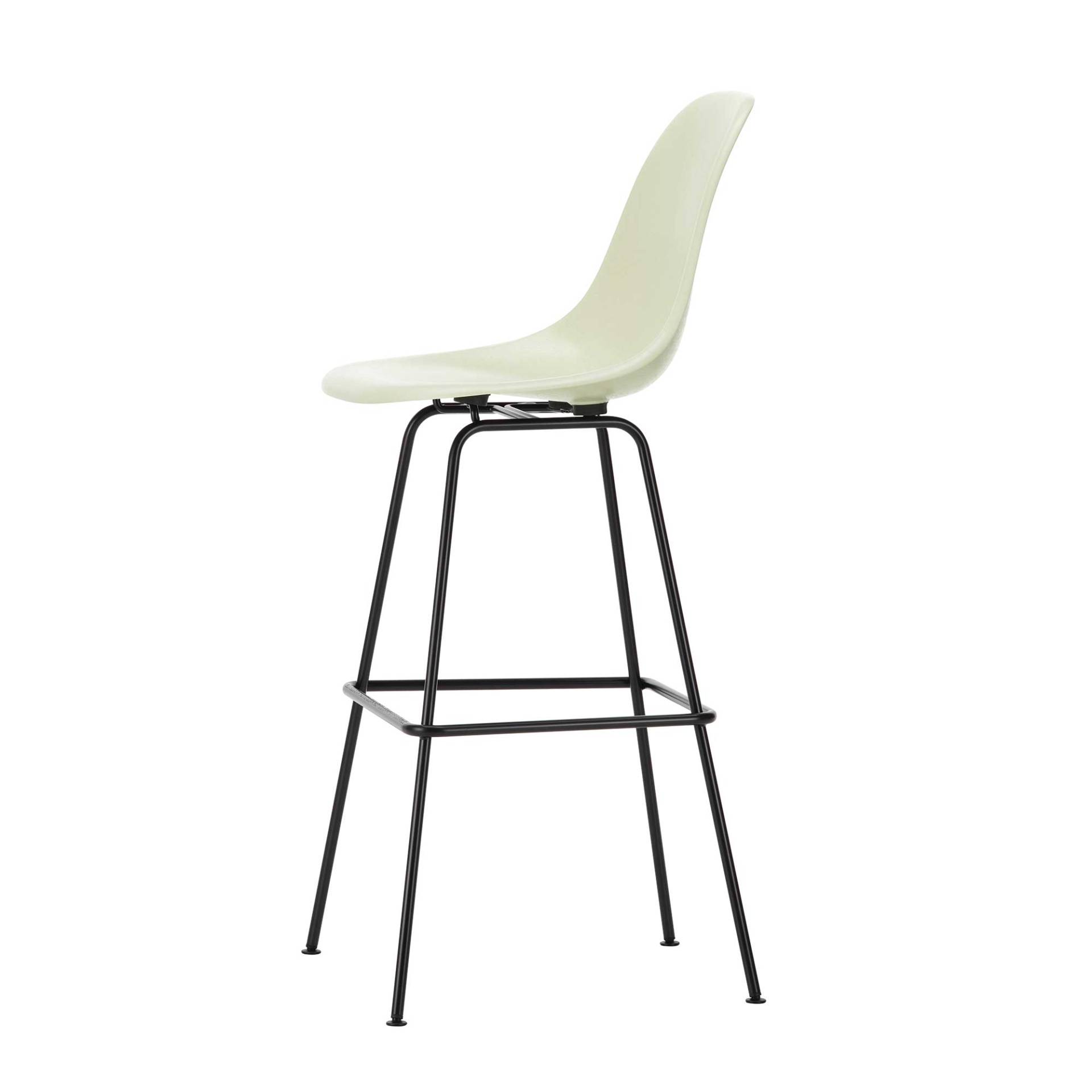 Vitra - Eames Fiberglass Barstuhl hoch basic dark - pergament/Sitzschale Fiberglas/Gestell Stahl pulverbeschichtet/BxHxT 47x120x54cm/ mit Filzgleitern von Vitra