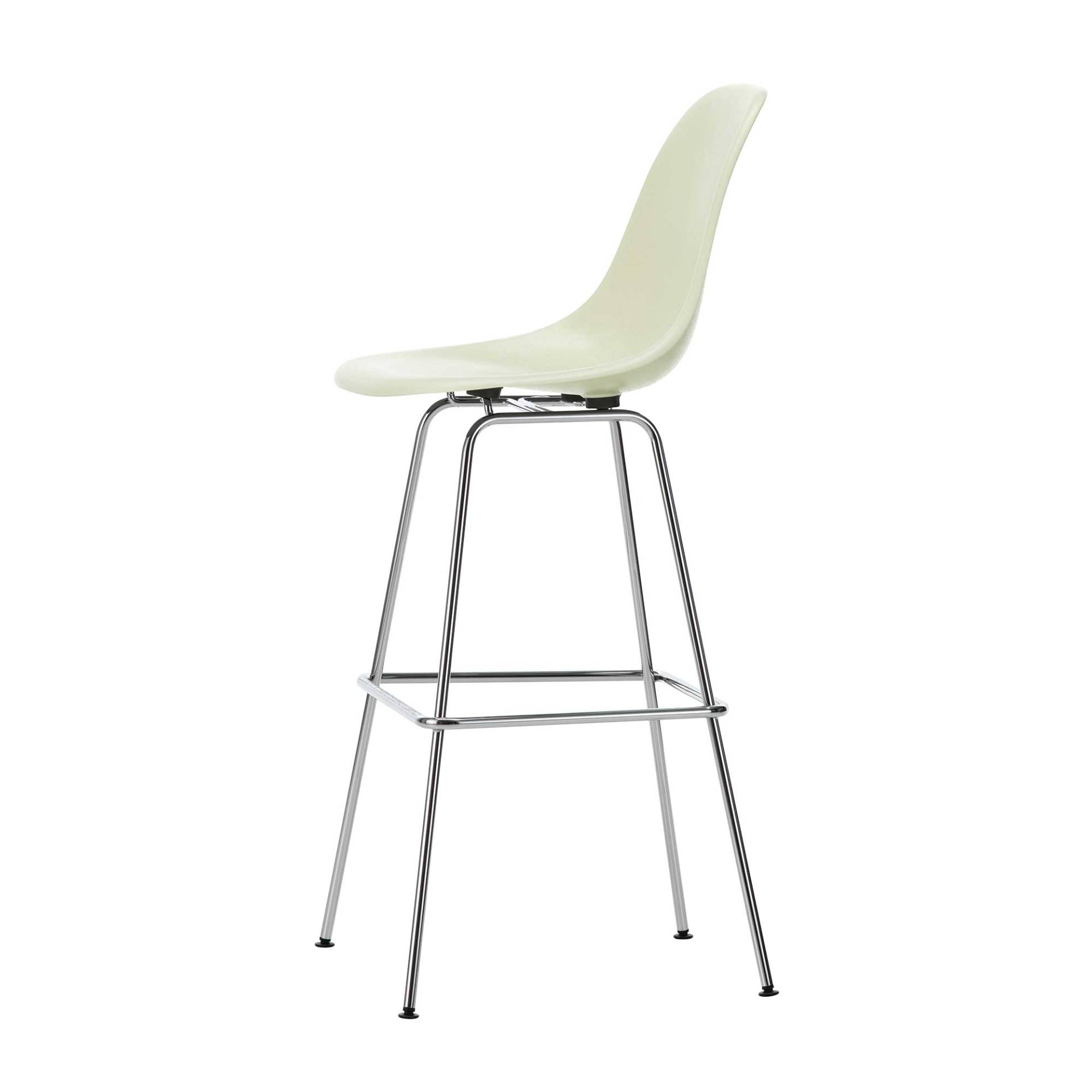 Vitra - Eames Fiberglass Barstuhl hoch verchromt - pergament/Sitzschale Fiberglas/Gestell Stahl verchromt/BxHxT 47x120x54cm/ mit Filzgleitern von Vitra