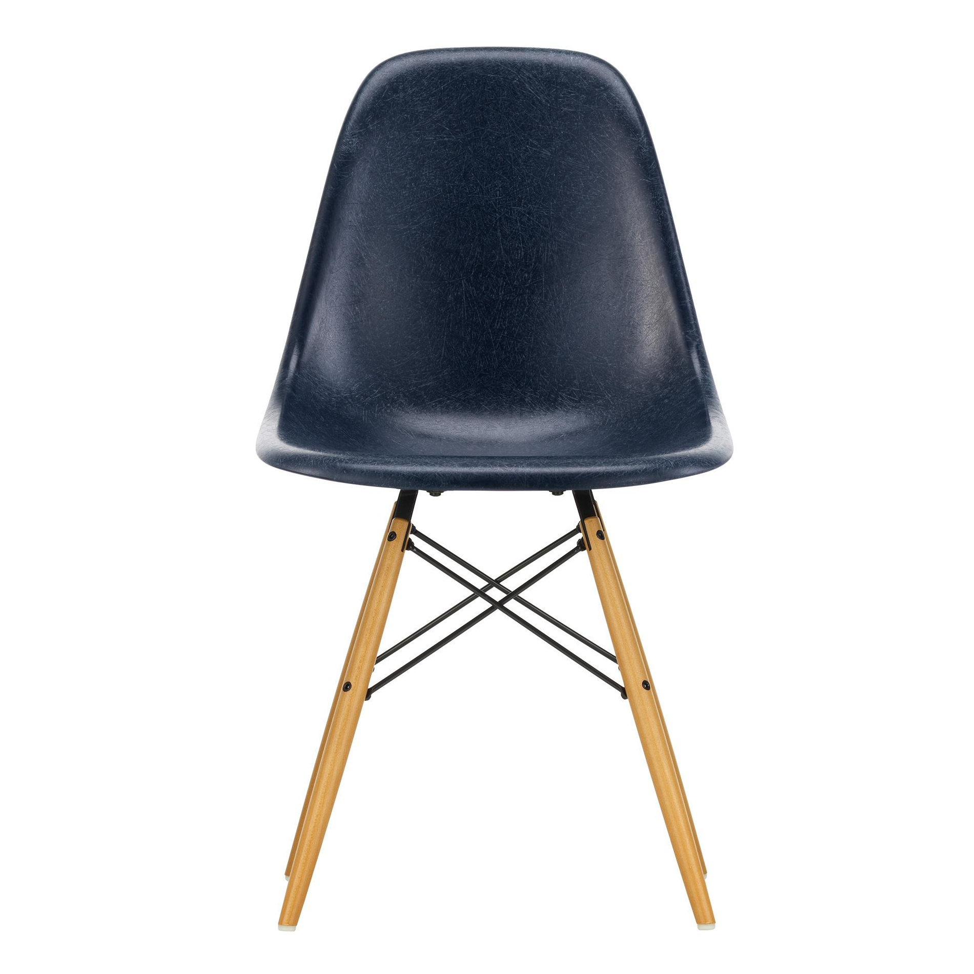 Vitra - Eames Fiberglass Side Chair DSW Ahorn gelblich - marineblau/Sitzschale Fiberglas/Gestell Ahorn gelblich/Stahl schwarz/BxHxT 46,5x83x55cm von Vitra