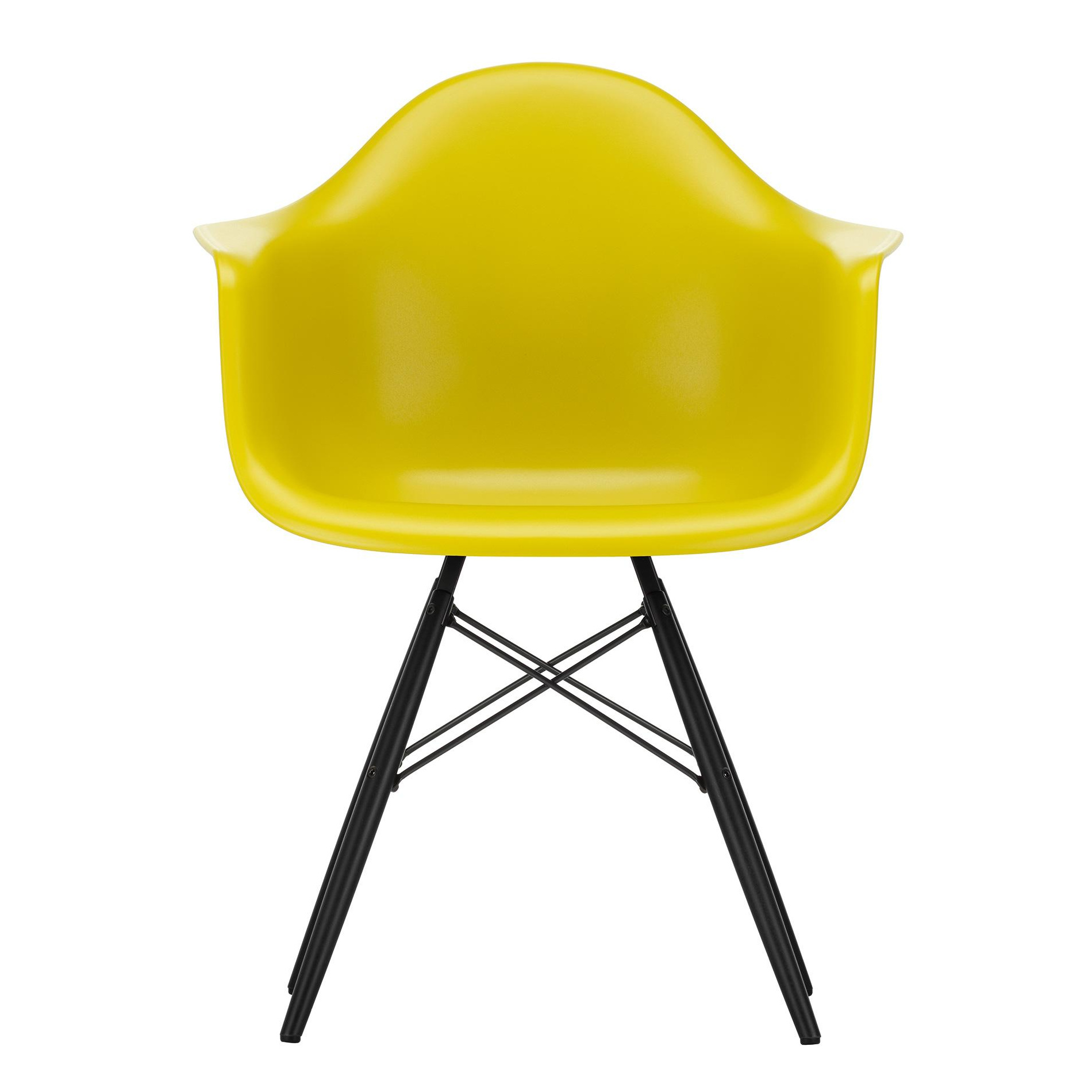 Vitra - Eames Plastic Armchair DAW RE Gestell Ahorn schwarz - senf/Sitzschale recycelter Post Consumer Kunststoff/Gestell Ahorn schwarz/ Stahl schwarz von Vitra