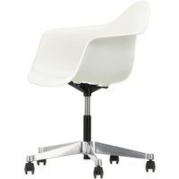 Vitra - Eames Plastic Armchair PACC, poliert / weiß, weiche Rollen (Hartboden) von Vitra