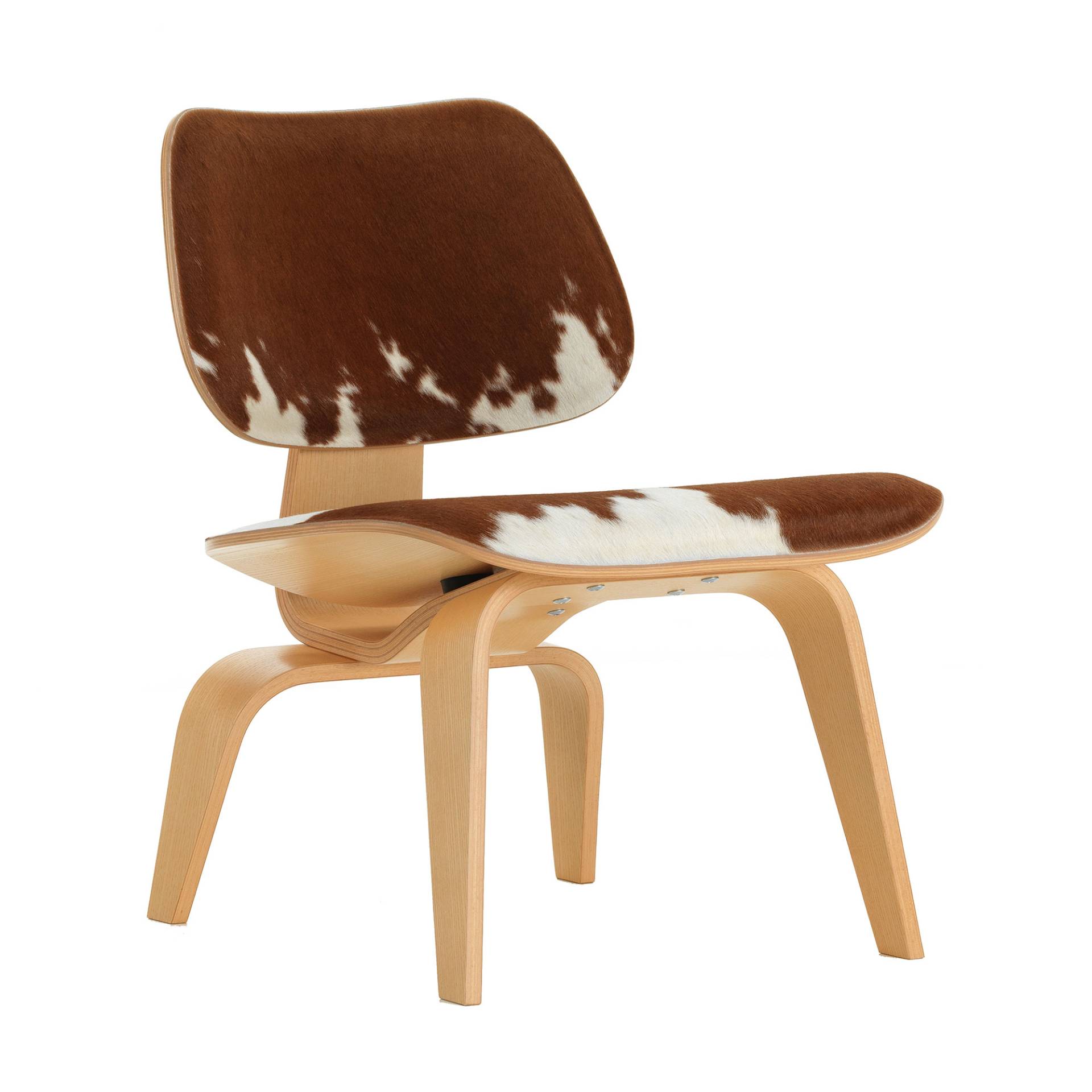 Vitra - LCW Stuhl Kuhfell - braun, weiß/Gestell esche natur/BxHxT 56x68x61cm von Vitra