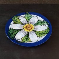 Vintage Signierte Handbemalte Blumen-Keramik-Teller von VivingVintage