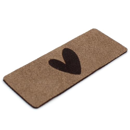VmG-Store 10x Labels zum Aufnähen Stoff Etiketten aus Wildleder Optik Tags Textiletiketten für Kleidung und Applikation (Herz (SetES18), 10er Set) von VmG-Store