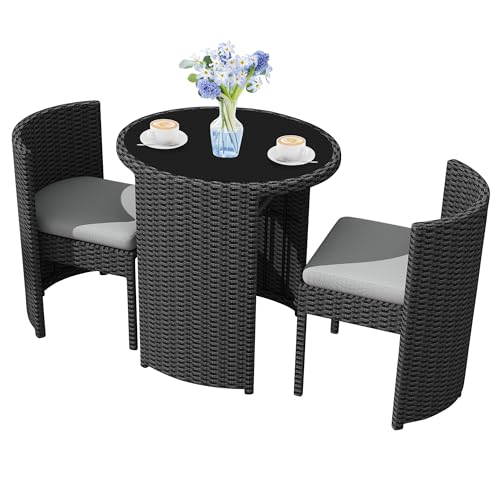 Vmopu 3 teilig Gartenmöbel Set, PE Rattan Bistrotisch mit 2 PE Rattan Stühlen & Sitzkissen, Balkonset Platzsparend für Balkon, Garten & Terrasse (Schwarz) von Vmopu