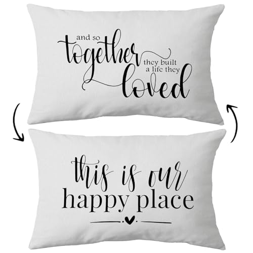 This is My Happy Place and so Together They Built a Life They Loved Wende-Kissenbezug, 30,5 x 50,8 cm, Bauernhaus-Design, großes Schild-Dekor-Kissenbezug, Geschenk für Ehemann, Ehefrau, Hochzeit von Voatok