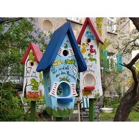 Abschiedsgeschenk Kindergarten | Buntes Vogelhaus Zum Füttern Und Nisten Mit Wetterfester Farbe Abschiedsgeschenk Kindergarten | Buntes Vogelhaus Zum Füttern Und Nisten Mit Wetterfester Farbe von VogelvillaOriginal