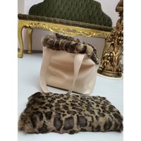 Hundetasche Hundetragetasche Winter Welpe Sling Felltasche Chihuahua Tragetasche Accessoires Für Hunde Atelier Haustiere Hundetasche Hundetragetasche Winter Welpe Sling Felltasche Chihuahua Tragetasche Accessoires Für Hunde Atelier Haustiere von VogueForDogs