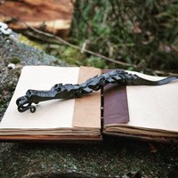 Drache Brieföffner | Buchstabenmesser Bürobedarf Einzigartiges Bürogeschenk Schmiedegeschmiedetes Messer Schreibtisch Zubehör Drachen Dekor von Vojtaforge