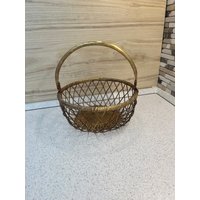 Vintage-Korb Aus Geflochtenem Messingdraht Mit Drehbarem Griff - Bauernhaus, Rustikal, Landhaus-Dekor von VolexThePT