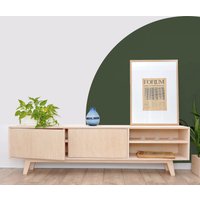 Mid Century Modernes Sideboard, Handgefertigt in Massivholz Mit Geriffelten Türen, Tv-Schrank Türen Perfekt Für Wohnzimmermöbel - Kati von VombatFurniture