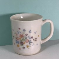 Vintage Arcopal Frankreich Weiße Blumen Kaffee Teetasse Becher von VorellsTreasureChest