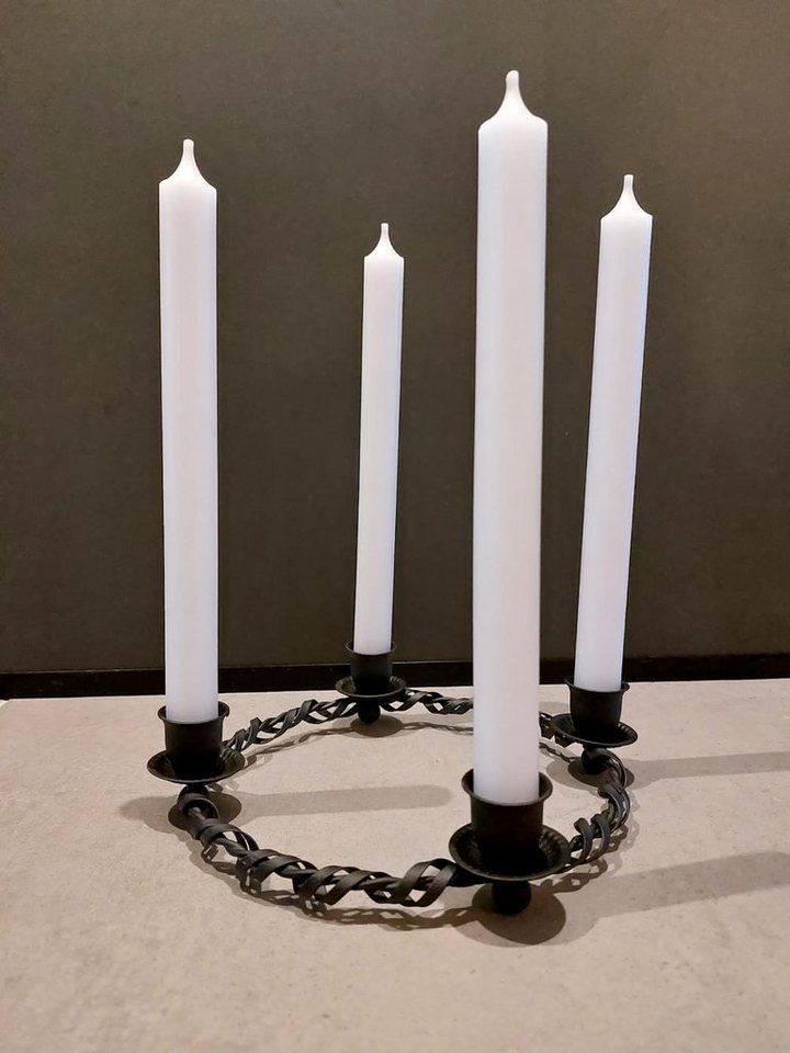 Vosteen Kerzenständer Adventskranz Kerzenkranz inkl. 4 weiße Kerzen Tischdeko schwarz Metall (5 teilig, Kerzenhalter mit 4 Kerzen), vintage Kerzenring von Vosteen