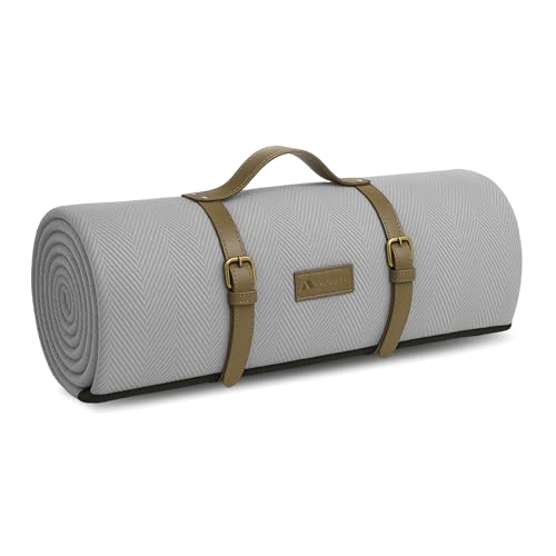 Voyager Picknickdecke – Grüner Fischgrätenmuster, extra großer Outdoor-Teppich, 200 x 200 cm, wasserdichte & sanddichte Matte für 6–8 Personen, faltbar, mit Griff, stilvolle Camping- & Stranddecke von Voyager