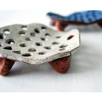 Weiße Keramik Seifenschale-Badezimmerzubehör-Handgefertigte Seifenhalter-Keramik Und Keramik-Made To Order von Vsocks