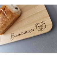 Frühstücksbrettchen Bärenhunger | Breakfast Geschenk Brettchen Kinder Schneidebrett Mit Gravur Holzbrett Frühstücksbrettchen Bärenhunger | Breakfast Geschenk Brettchen Kinder Schneidebrett Mit Gravur Holzbrett von VulkanGravur