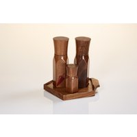 Edles Gewürzset | Chili-/Pfeffermühle, Salzstreuer, Tablett Aus Walnuss von VulpesLignum