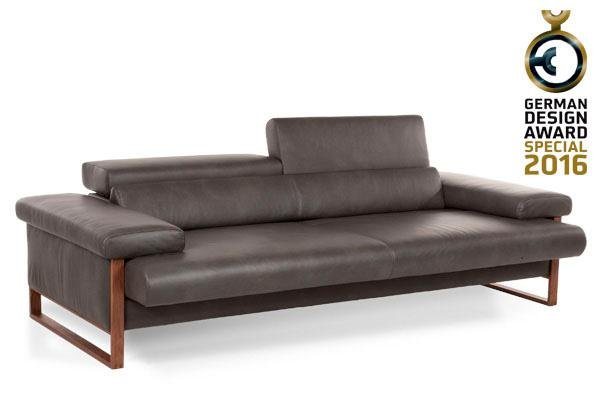 W.SCHILLIG 2-Sitzer finn, German Design Award 2016, Fußgestell Nussbaum natur, Breite 210 cm W.SCHILLIG 2-Sitzer finn, German Design Award 2016, Fußgestell Nussbaum natur, Breite 210 cm von W.SCHILLIG