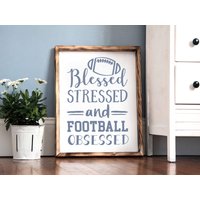 Gesegnet Gestresst Und Fußball Obsessed, Schild, Dekor, Mama, Custom Football Art, Team Farben, Rustikales Fußballschild von WAIdecor