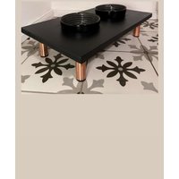 Futterstation Schwarz-Rosé Holz Retro Hundenapf Futternapf Hundenäpfe Futternapfhalter Hundebar Dogstation Katzenbar Fressnapf von WALDundWUFFunikate