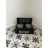 Napf Fressnapf Palettenoptik Box Schwarz Leo Hundefutterständer Futterstation Katzennapf Katzenbar Futternapf Hundenäpfe Hundebar Napf Fressnapf Palettenoptik Box Schwarz Leo Hundefutterständer Futterstation Katzennapf Katzenbar Futternapf Hundenäpfe Hundebar von WALDundWUFFunikate