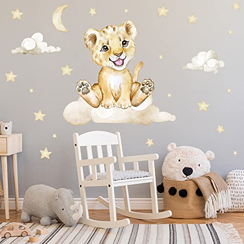 WANDKIND Löwe auf der Wolke V273 | handgezeichnet | AUFKLEBER Babyzimmer | Wandsticker Kinderzimmer mit Sternen Babylöwe Baby Safari (40 x 40 cm) von WANDKIND