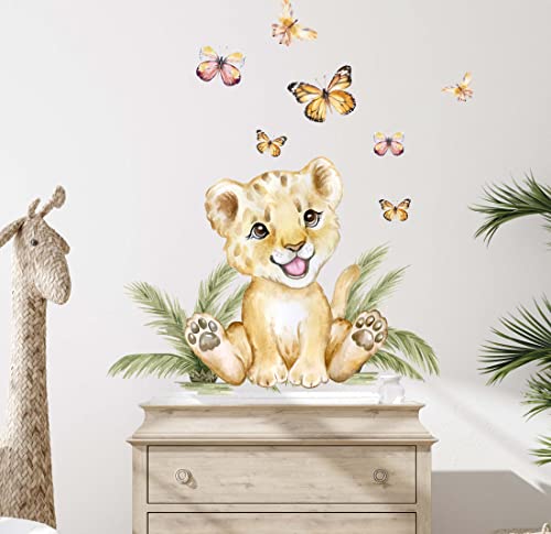 WANDKIND Löwe & Schmetterlinge V357 Wandtattoo Kinderzimmer | handgezeichnet | AUFKLEBER Kindergarten | Wandsticker Babyzimmer Leo mit Sterne Löwen Schmetterling Safari (120 x 120 cm) von WANDKIND