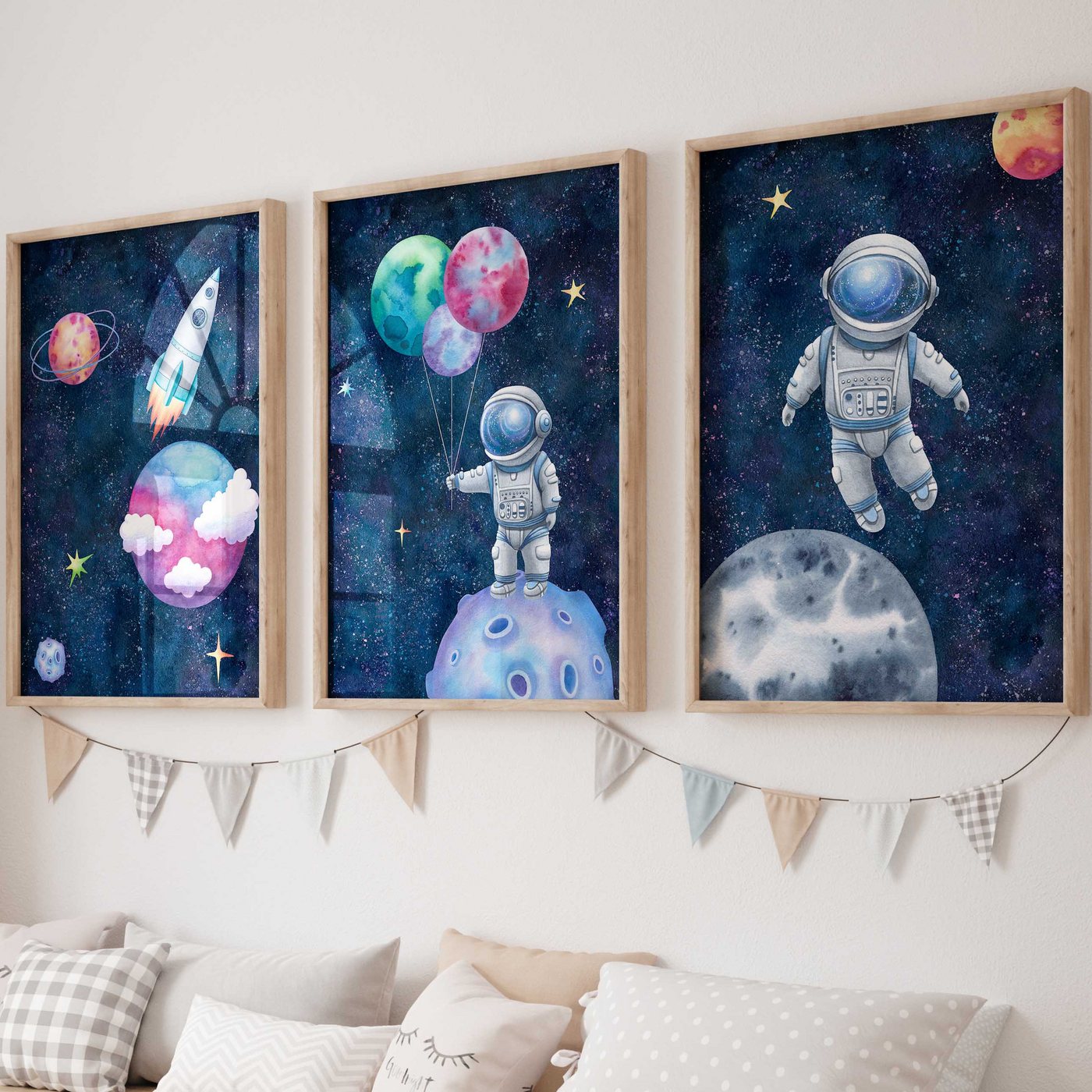 WANDKIND Poster Kinderzimmer Poster 3er Set Premium P710 / Weltall Astronaut, Wandposter in verschiedenen Größen von WANDKIND