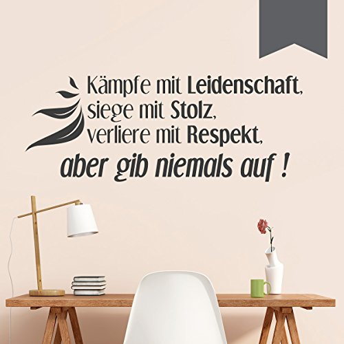 WANDKINGS Wandtattoo Kämpfe mit Leidenschaft, Siege mit Stolz, verliere mit Respekt, Aber gib Niemals auf! 50 x 19 cm dunkelgrau - erhältlich in 33 Farben von WANDKINGS