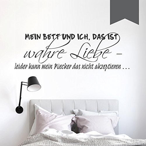 WANDKINGS Wandtattoo - Mein Bett und ich, das ist wahre Liebe - leider kann mein Wecker das nicht akzeptieren - 170 x 58 cm - Dunkelgrau - Wähle aus 5 Größen & 35 Farben von WANDKINGS