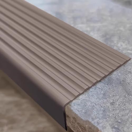 L-förmiger Treppenkantenprofil Alu, Treppenkantenprofil Selbstklebend Winkelprofil Kantenprofil, Wasserdicht und Rostfrei, für Treppen im Innen- und Außenbereich(Brown,120x7x3cm/47x2.7x1.2in) von WANGJIANPENGPL