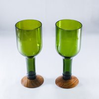 Rotwein Glaswaren Handgefertigt Aus Der Flasche Mit Holzstiel Rotwein Glaswaren Handgefertigt Aus Der Flasche Mit Holzstiel von WASABOTTLE